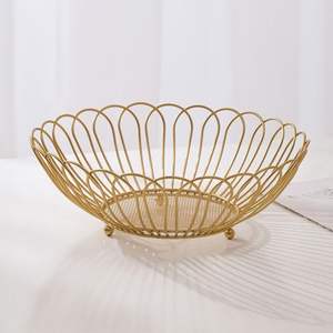 Panier à fruits en métal exclusif avec un aspect artisanal, parfait pour la décoration intérieure haut de gamme et le rangement fonctionnel de la cuisine - Product Image 1