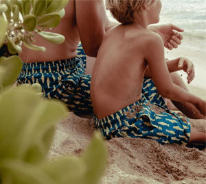 Nouveaux shorts de bain élégants pour hommes, imprimés sur le devant, à motif uni, respirants, écologiques, décontractés, pour la vente en gros - Product Image 5