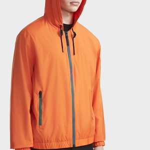 Veste coupe-vent légère et surdimensionnée en polyester enduit, imperméable et respirant, avec fermeture éclair, pour le travail et les activités sportives - Product Image 4