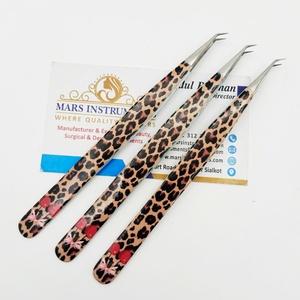 Pinzas de Aislamiento para Extensiones de Pestañas, Pinzas de Punta de Fibra de Alta Calidad con Diseño de Leopardo, Logotipo Personalizado - Product Image 1