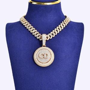 Pendentif médaillon rotatif personnalisé avec initiales - Or 14 carats, diamant VVS, cercle rotatif, plaqué rhodium vintage, chaîne unisexe - Product Image 1