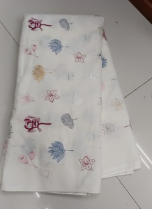 Tela de algodón suave con estampado floral, ancho 44, 75 g/m², diseño floral, para vestidos, kurtis, etc. - Product Image 2
