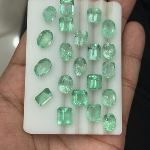 Esmeralda Colombiana Natural Transparente, Formas Mixtas, Tamaño Libre 1-4Ct, Calidad con Ligera Absorción de Aceite, Gema Suelta al por Mayor, Origen Colombia, Fina - Product Image 3