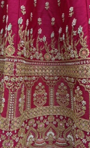Lehenga Choli de Mariée en Soie Slubb Rose Premium avec Broderie de Perles Lourdes, Motifs Dori, Zari et Paillettes, Double Dupatta, Tenue de Mariage - Product Image 2