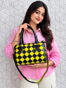 Ensemble de 4 sacs à main et pochettes de luxe en cuir sculpté à la main, style bohème gypsy à motifs damier, pour femmes - Product Image 4