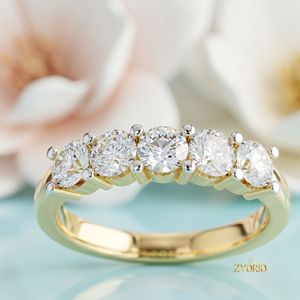 Bague de luxe pour femme avec 5 diamants de laboratoire ronds taille brillant de 1,50 carat, couleur D, bijou élégant pour fiançailles - Product Image 3