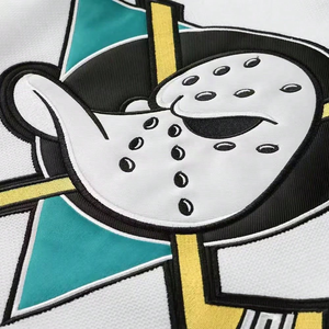 Maillot de hockey sur glace rétro personnalisé blanc et turquoise, uniforme de hockey par sublimation avec blocs de couleur, nom et numéro personnalisés, style vintage pour homme - Product Image 3