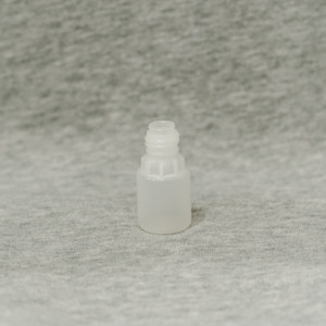 Botella Cilíndrica de Plástico PP Blanco Premium con Tapa de Rosca para Envasado de Cosméticos, Capacidad de 3–20 ml - Product Image 1
