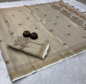 Sari de algodón suave de primera calidad con borlas y trabajo aari, sari de diseño artesanal étnico para uso festivo, proveedor mayorista de la India. - Product Image 2