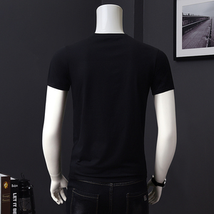 เสื้อยืดคอกลมแขนสั้นผ้าซาตินลายนูนสำหรับผู้ชาย ขายส่ง ผลิตจากโพลีเอสเตอร์/คอตตอน ผสมผสานกัน ระบายอากาศได้ดี เป็นมิตรกับสิ่งแวดล้อม - Product Image 3