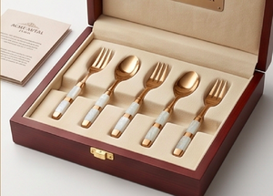 Juego de cubiertos elegantes ACME METAL en oro mate con revestimiento PVD en oro rosa y mango con incrustaciones de nácar para bodas y restaurantes. - Product Image 4