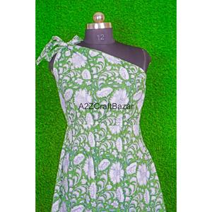 Tunique mi-longue décontractée à épaules dénudées, faite main, moulante, féminine, imprimé floral élégant, écologique, confortable, pour fête et plage - Product Image 3