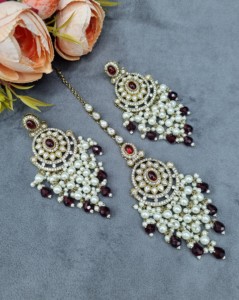 Conjunto de collar choker de perlas pesadas con mang tika y pendientes para mujer, colección de joyería étnica de diseño. - Product Image 2