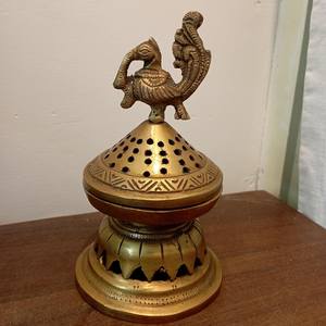 Quemador de Incienso Indio Premium, Diseñado para Madera de Oud, Realza la Elegancia Interior, Fragancia para Rituales Religiosos, Ecológico y Natural - Product Image 1