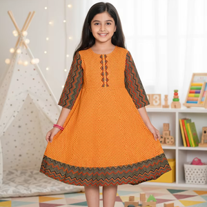 Robe Anarkali pour enfants en coton à imprimé géométrique, couleur moutarde, tenue traditionnelle ethnique pour les fêtes, robe évasée confortable pour filles - Product Image 1