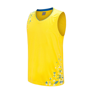 Maillot de basket réversible de qualité supérieure, séchage rapide, 100 % polyester, sans manches, col en V, personnalisable avec le nom de l'équipe, nouveau design, pas cher - Product Image 4