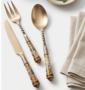 Elegante cuchara de boda de acero inoxidable con mango de diseño vintage en color dorado, perfecta para utensilios de cocina, hoteles y juegos de vajilla. - Product Image 5