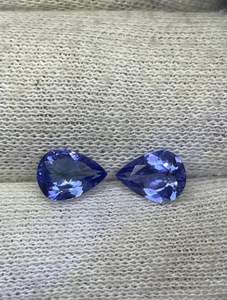 Paire de pêres en tanzanite naturelle. Paire de pêres en tanzanite. 6x8 mm. - Product Image 2