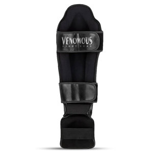 Espinilleras Venomous Black Viper para Muay Thai, MMA y Kickboxing, de Cuero, Protección Profesional, Ajustables, Ligeras y Personalizables - Product Image 2