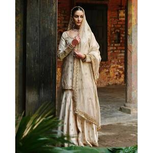 Ensemble de costume de créateur avec broderie de sequins et de zari, taille 2XL - Product Image 4