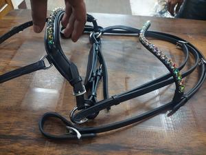 Bride de dressage en cristal de 16mm pour l'équitation Bande de sourcils en cuir noir portable U-Brow jaune pour usage équestre - Product Image 5