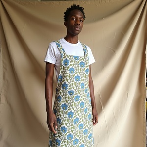 Delantal de algodón azul y verde floral elegante unisex con diseño funcional de tacto suave y aspecto elegante para el trabajo de cocina - Product Image 6