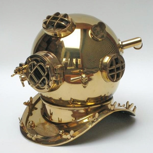 Casque de plongée nautique fini brillant, objet décoratif vintage en métal sur le thème nautique, organisateurs de bureau et de tiroirs - Product Image 1