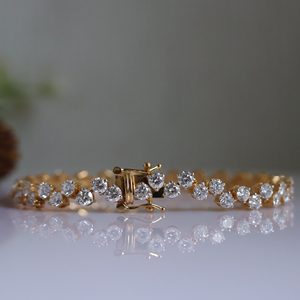 Bracelet tennis en diamants taille ronde en or jaune, bijou de poignet élégant et luxueux, bracelet de mariée minimaliste, cadeau d'anniversaire - Product Image 3