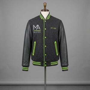 Chaqueta Letterman para Hombre, Color Carbón, Cuerpo de Lana, Mangas de Cuero Negro, Ribete Verde, Bordado Personalizado, Estilo Bomber, OEM, ODM - Product Image 1
