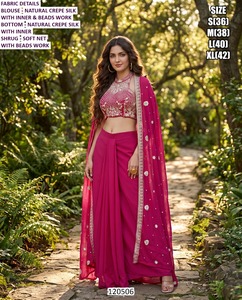 Ensemble de 3 pièces brodé floral respirant de style Bhandhani Emerald Bloom avec hauts courts pour femmes - Product Image 2