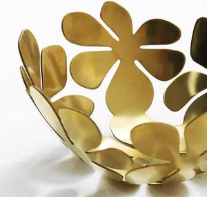 Elegante Tazón Dorado de Estocolmo para Servir y Decorar - Product Image 3