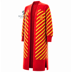 Cárdigan largo abierto para mujer NSPDK Sorority, rojo con rayas doradas, puños acanalados, suéter tipo duster bordado con aberturas laterales - Product Image 3