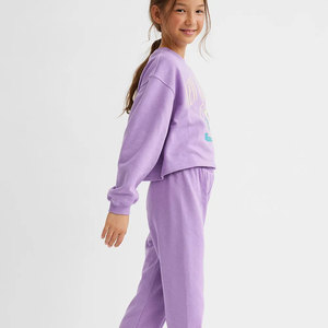 Ensemble de survêtement en coton violet pour filles, manches longues, col rond, imprimé, coupe ample décontractée avec poches latérales, pour le printemps - Product Image 2