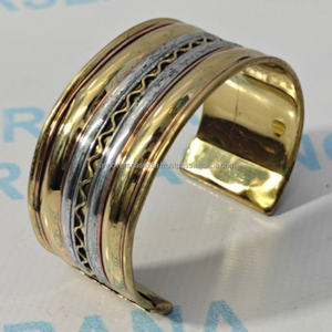 Brazalete Ajustable de Latón y Cobre Moderno de Primera Calidad, Hecho a Mano, Ecológico, Minimalista, Brazalete Abierto, Regalo de Bautizo para Mujer - Product Image 4