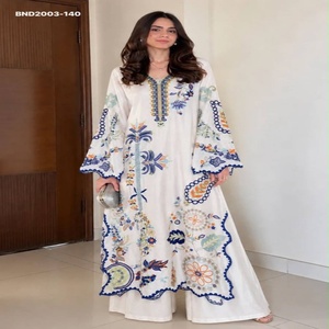 Ensemble de créateur en soie avec broderies multi-fils et miroirs, longueur cheville et manches cloche - Pantalon blanc uni - Dupatta brodé - Fournisseur indien - Product Image 1