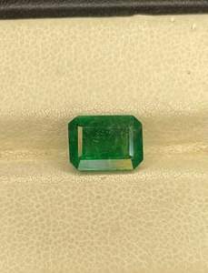 ESMERALDA NATURAL DE 9X7MM CON CORTES DE OCHO ÁNGULOS. HERMOSA ESMERALDA PARA JOYERÍA. - Product Image 2