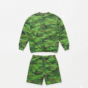 ชุดเซ็ตเสื้อผ้าฟลีซสองชิ้นสำหรับผู้ชาย แบบสวมใส่สบาย สไตล์สตรีทแวร์  ผ้าฟลีซสำหรับฤดูหนาว  ชุดเซ็ตเสื้อและกางเกงขาสั้นฟลีซสำหรับผู้ชาย - Product Image 1