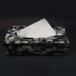 Boîte à mouchoirs rectangulaire moderne en nacre MOP, porte-serviettes décoratif fait main en coquille de Capiz, écologique et portable, Uttar Pradesh - Product Image 4