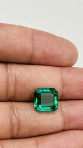 Émeraude naturelle 5,50 carats, taille carrée, émeraude de Zambie, belle couleur verte et clarté. - Product Image 4