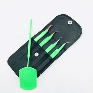 Pinzas para extensión de pestañas con punta de color plasma plateado/oro rosa/morado y recubrimiento en polvo verde, espejo y estuche negro. - Product Image 4