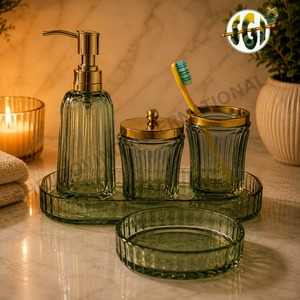 Ensemble d'accessoires de salle de bain de luxe en verre ambré quatre pièces, finition dorée, facile à nettoyer, distributeur de savon, porte-brosse à dents, pot de rangement - Product Image 4