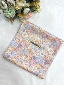 Tissu satiné floral 58/60 pouces 100% polyester tissé imprimé 60 g/m² léger respirant Modèle 8027 Textile de maison - Product Image 5