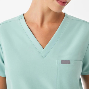 Ensemble de blouses médicales bleu clair pour femmes 2026 – Haut à col en V avec poches et pantalon – Uniformes d'hôpital – Designs de LOGO personnalisés – Tenues médicales pour dentistes et médecins - Product Image 5