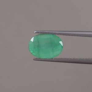 มรกตธรรมชาติ รับรองโดยผู้เชี่ยวชาญ ขายส่งแบบเม็ดเดี่ยว น้ำหนัก 3.19 กะรัต รูปทรงวงรี 11x8 มม. 6 มม. สีเขียวพรีเมียม ขัดเงา/เคลือบน้ำมัน - Product Image 1