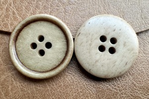 Boutons en corne de buffle naturelle, faits à la main, ronds, forme personnalisée, couleur naturelle, haut de gamme, écologiques, effet vieilli - Product Image 2