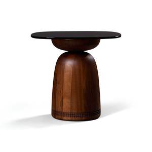 Mesa auxiliar de madera orgánica diseñada para combinar con un estilo de hogar ecológico y sostenible - Product Image 2