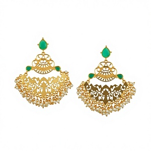 Pendientes chand chapados en oro con perla de imitación 8729 verde - Product Image 1