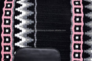 Tapis de selle d'hippique Western noir, rose, gris à motif géométrique, doublure en coton polaire, confortable pour l'équitation - Product Image 4