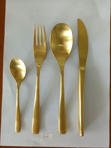 Juego de Cubiertos de Lujo en Dorado Mate, Estilo Escandinavo, para Mesa de Comedor - Product Image 2