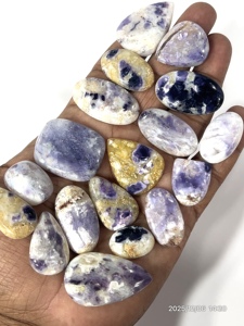 Opale Tiffany violette naturelle, pierre précieuse en vrac, cabochon, formes et tailles variées, environ 20 à 30 mm - Product Image 5